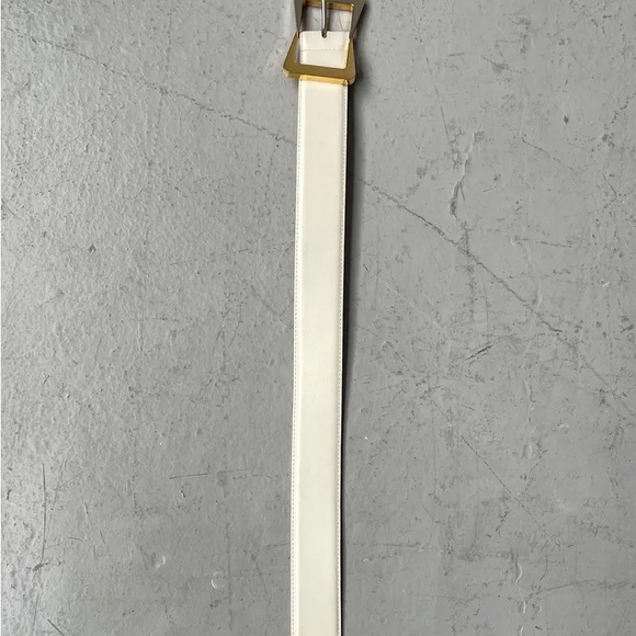 Elegant Cream Belt with Gold Buckle - Picture 5 of 5